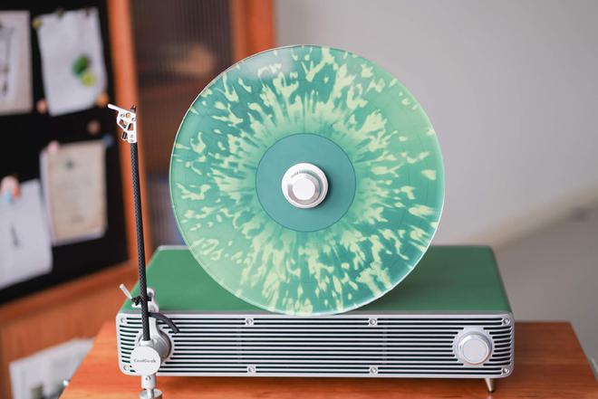 After trying all kinds of audio gear, nothing beats the warm, authentic sound of vinyl. Here's my hands-on review of the CoolGeek VS01 HiFi Turntable.