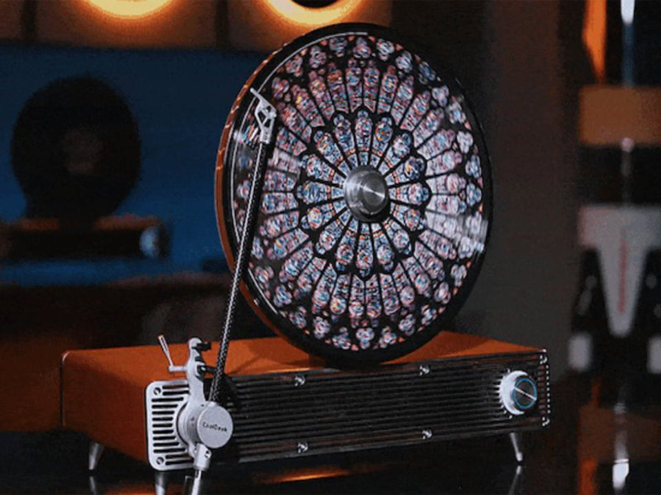 CoolGeek has unveiled a vertical turntable, the VS-01