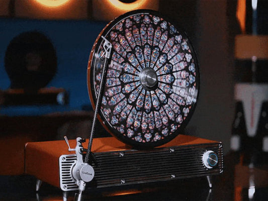 CoolGeek has unveiled a vertical turntable, the VS-01